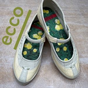 Ecco, Mary Jane, Cream and Grey Casual Flats